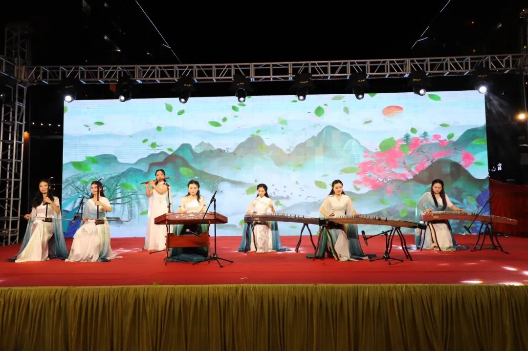 上杭县庆祝中华全国总工会成立100周年职工文艺晚会奏响“五一”劳动赞歌